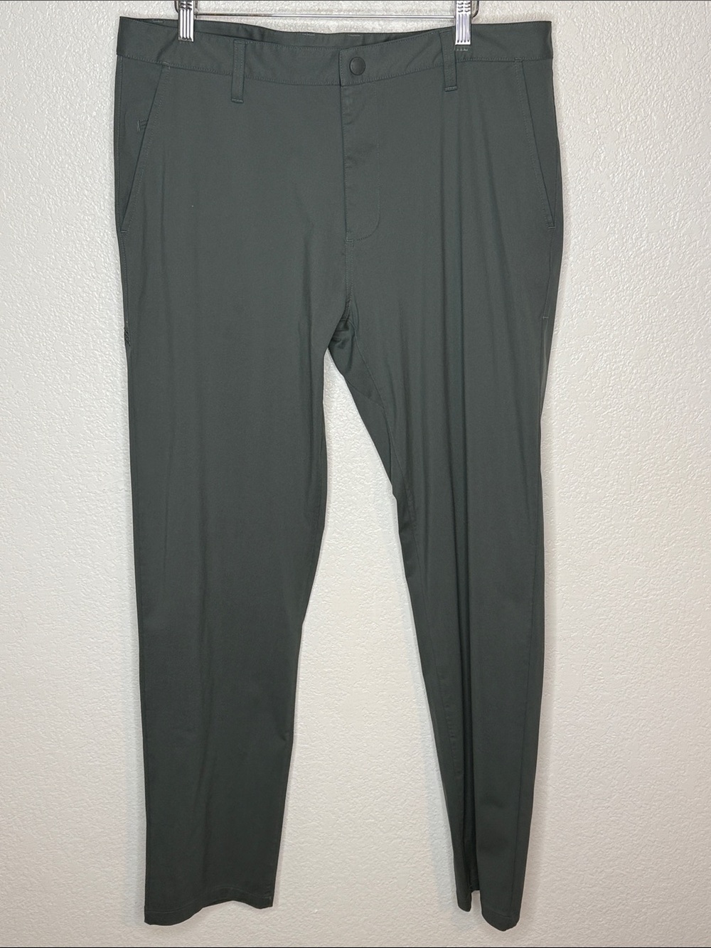 Rhone Gray Straight Leg Tech Pant Size 36 Business Casual Outdoor Athleisure